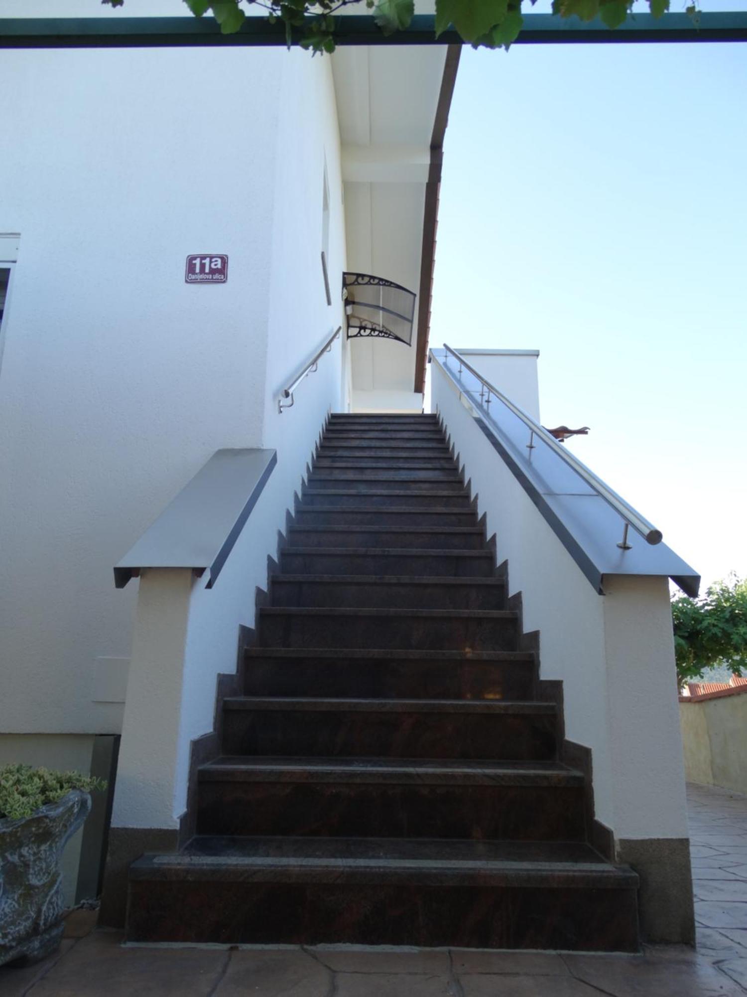 Apartma Vista Cezarji Exterior photo